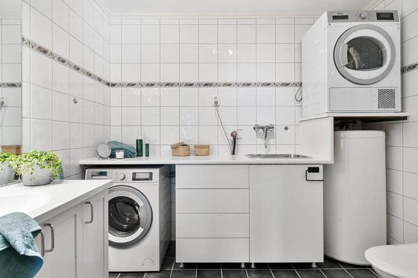 How can you design a UK utility room that maximizes storage and functionality while remaining stylish?
